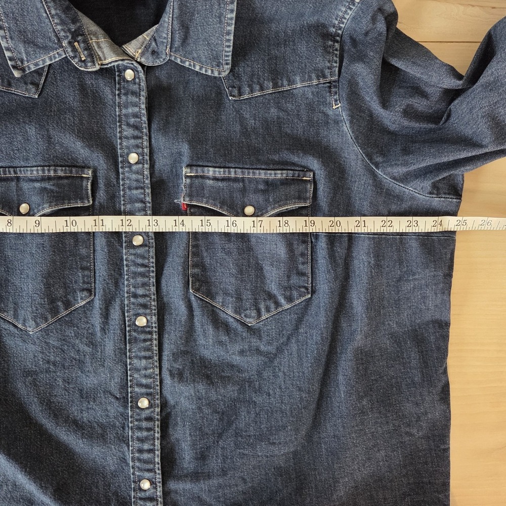Levi's Women's 2X Ultimate Western Pearl Snap Denim Shirt Minds Eye 57784-0002 - Picture 3 of 9
